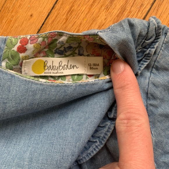 Hanna Andersson Chambray Daisy Dress + 2 Stockings 12-18 months - Picture 6 of 6